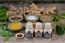 Load image into Gallery viewer, 沖繩 辺銀食堂 石垣島辣椒油/ 石垣島蒜油 / 石垣島辣椒油(激辛) (3瓶) Okinawa Ishigaki Island_Chili Oil / Garlic Oil / spicy chili oil 3 bottle set